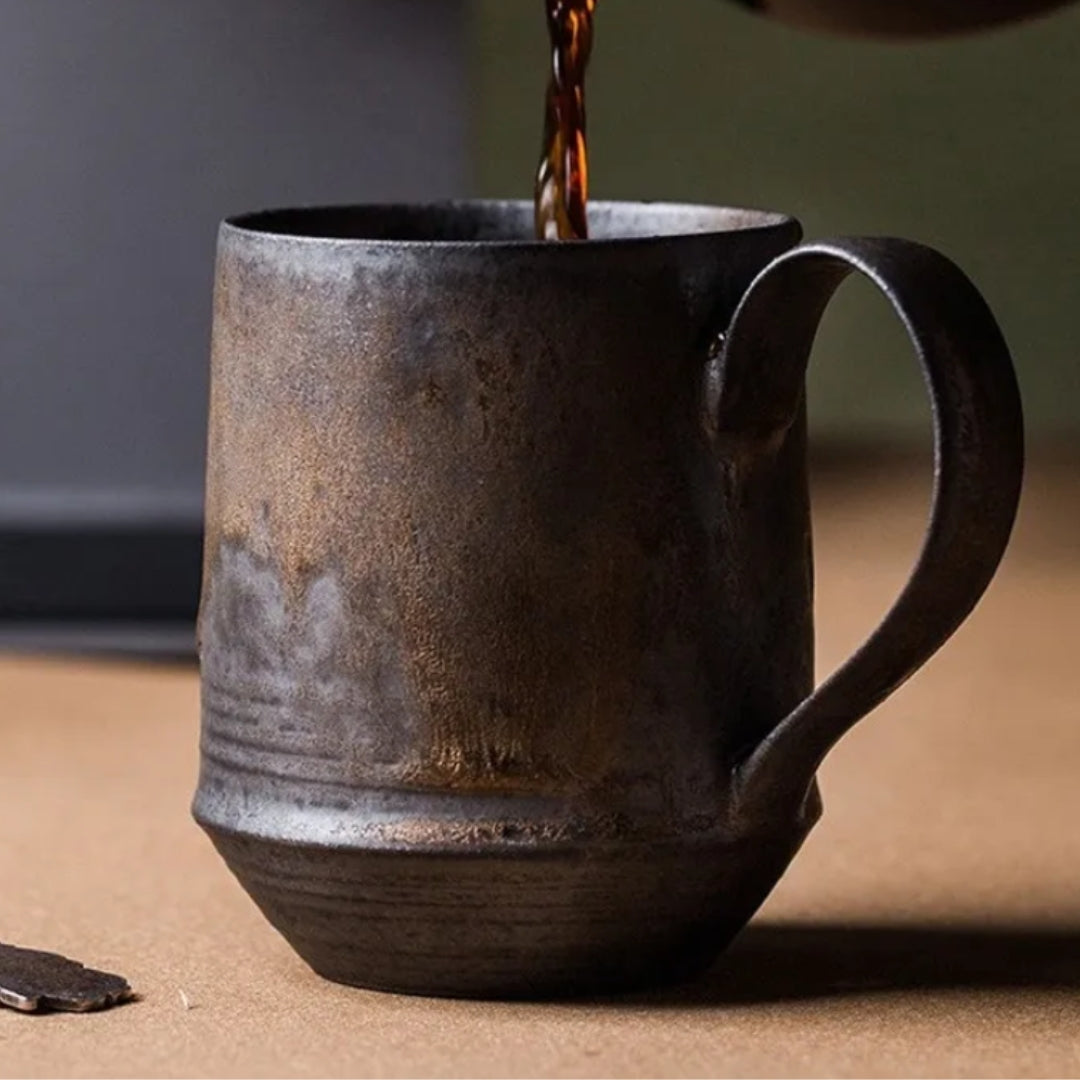 HarvestStone – Handgefertigte rustikale Keramiktasse für ein warmes, nostalgisches Erlebnis