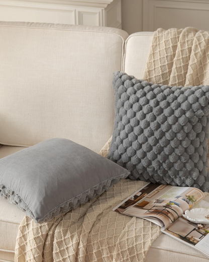 Embrace – Luxuriöses Dekokissen mit üppiger Textur für ein anspruchsvolles Interieur