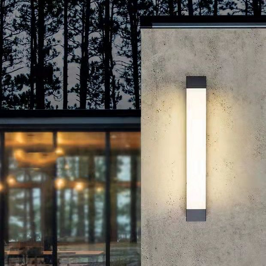 Minimalistische LED Außenwandleuchte aus Metall und Acryl für Außenbereiche