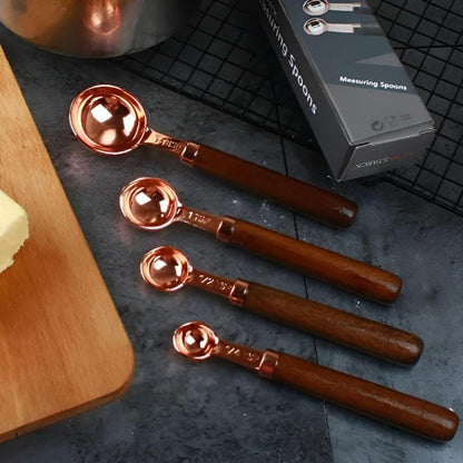 CopperLuxe – Stilvolle Edelstahlmessbecher & -löffel mit Holzgriff