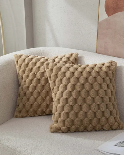 Embrace – Luxuriöses Plüsch-Dekorkissen mit üppiger Textur für eleganten Komfort