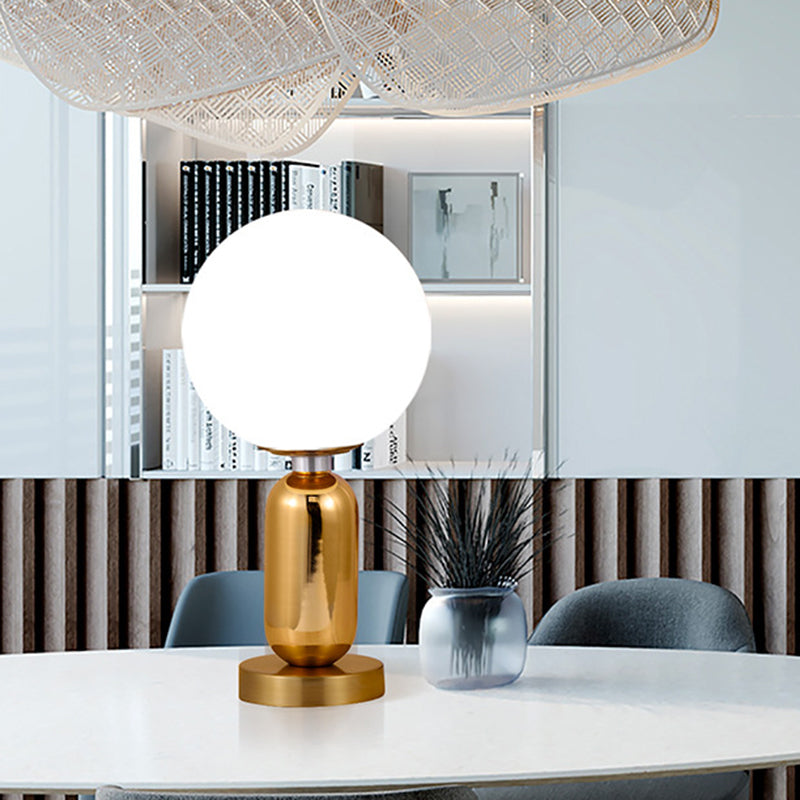 Garduru Glaskugel-Lampe | Tischbeleuchtung im modernen Design