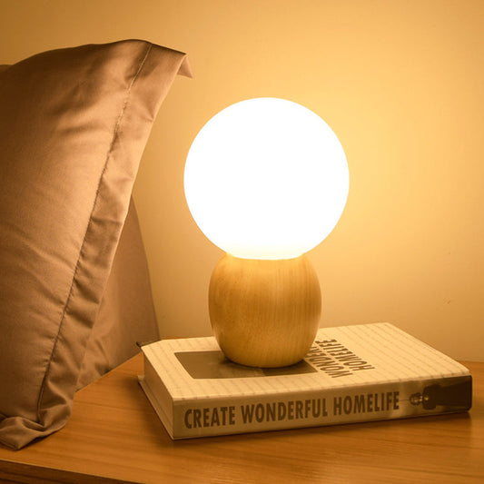 Elegante Nachttischlampe mit Holzfuß und Glasschirm | GlowLuxury
