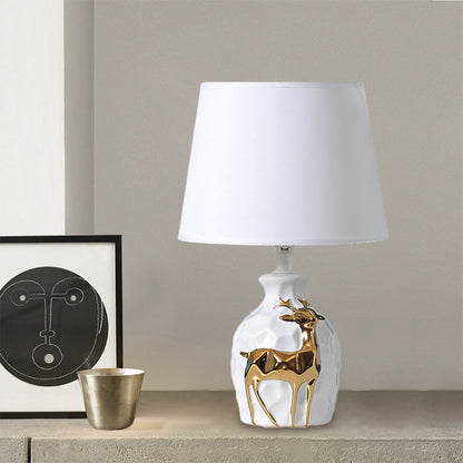 Elegante Tischlampe Gold mit Keramikbasis und natürlichen Hirschdetails