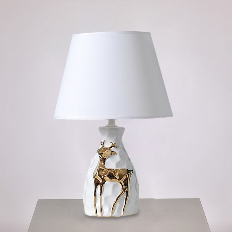 Garduru – Elegante Hirsch Vase Tischlampe für eine warme Atmosphäre