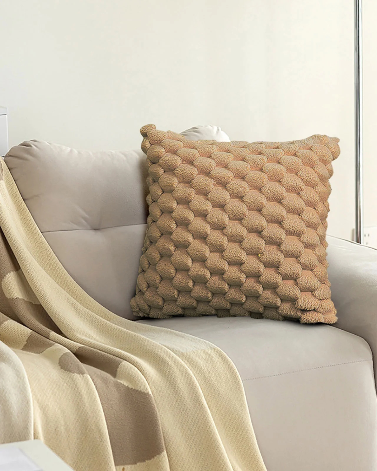 Embrace – Luxuriöses Plüsch-Dekorkissen mit üppiger Textur für eleganten Komfort