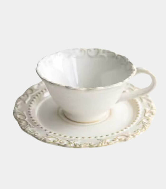 Französische Barock Teetasse mit Untertasse Keramik geprägt