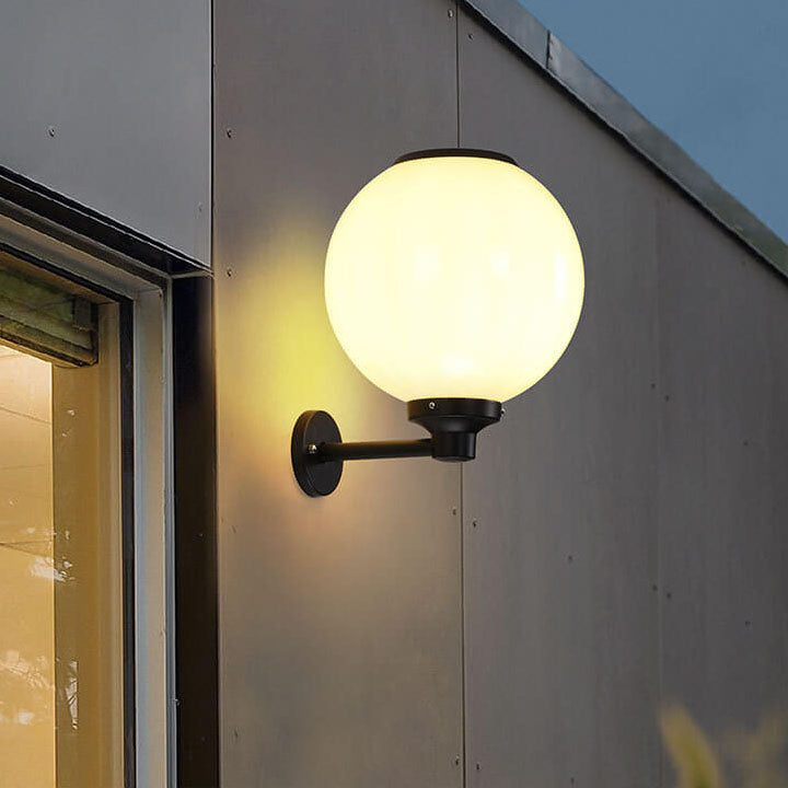 Garduru-betriebene LED-Globus-Wandleuchte – Elegante Außenlampe für Wege & Eingänge