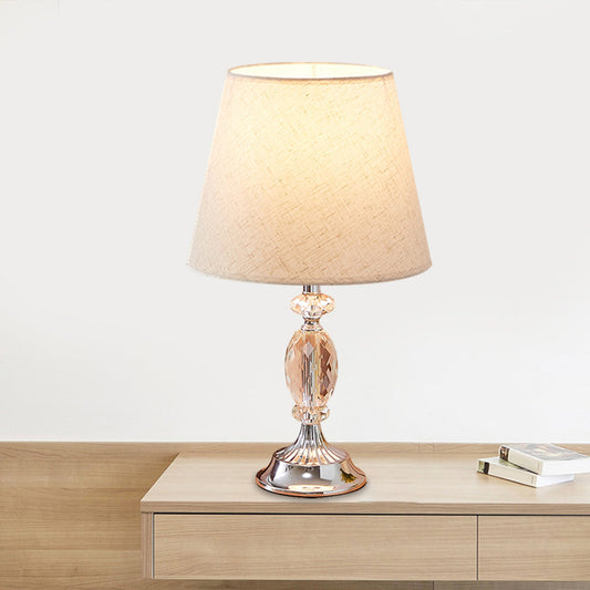 Vintage Kristalllampe mit Stoffschirm für elegante Beleuchtung