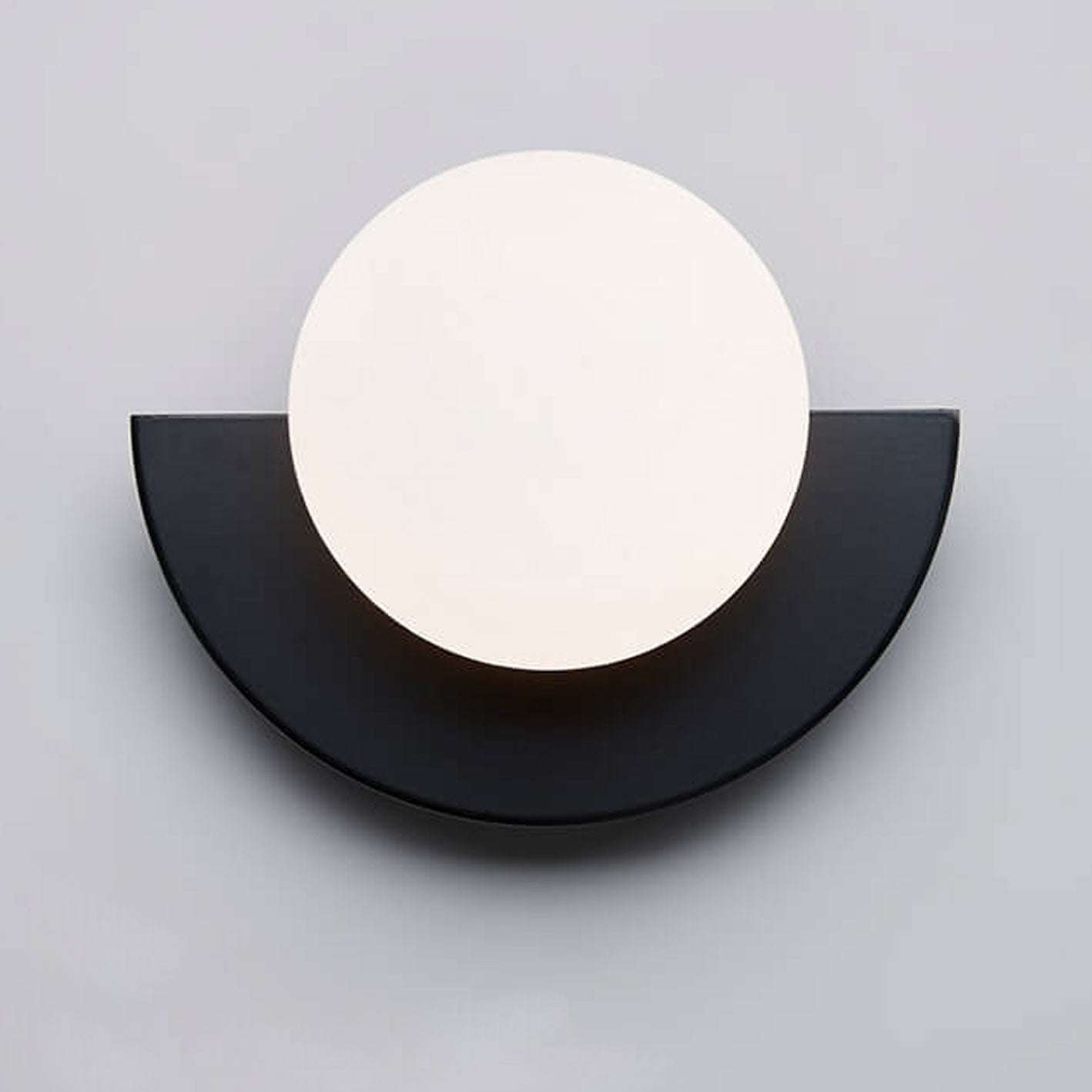 Glas Globe Wandlampe mit bunter Basis
