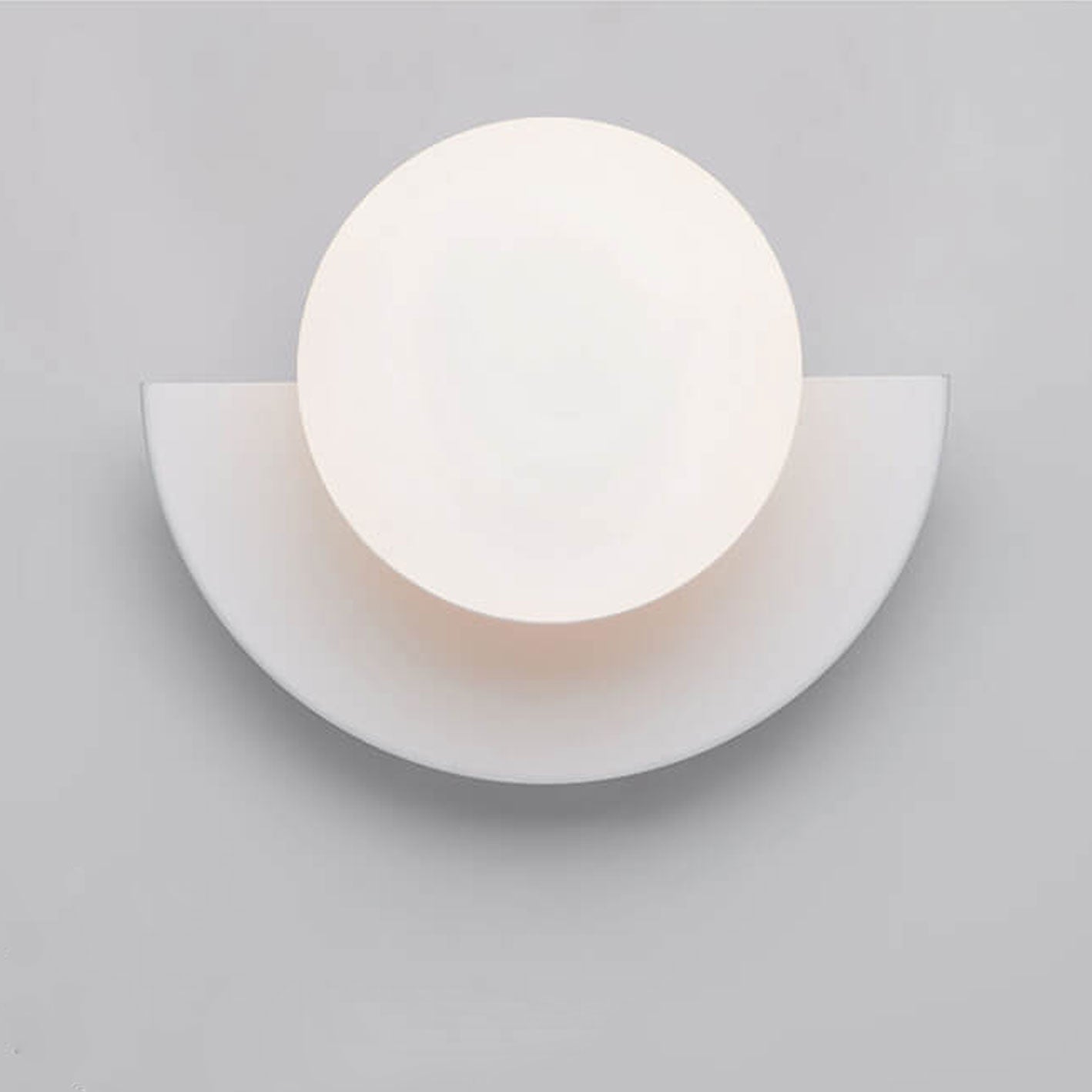 Glas Globe Wandlampe mit bunter Basis