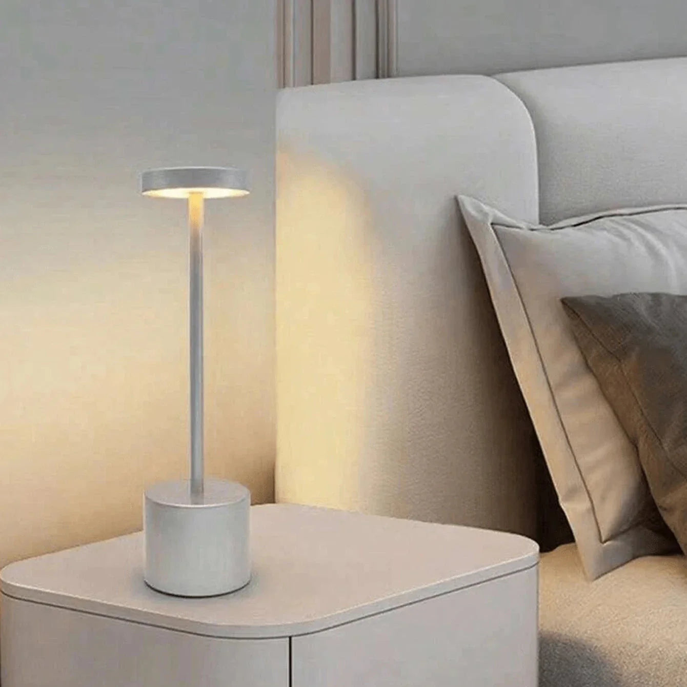AvaLite - Minimalistische LED-Schreibtischlampe