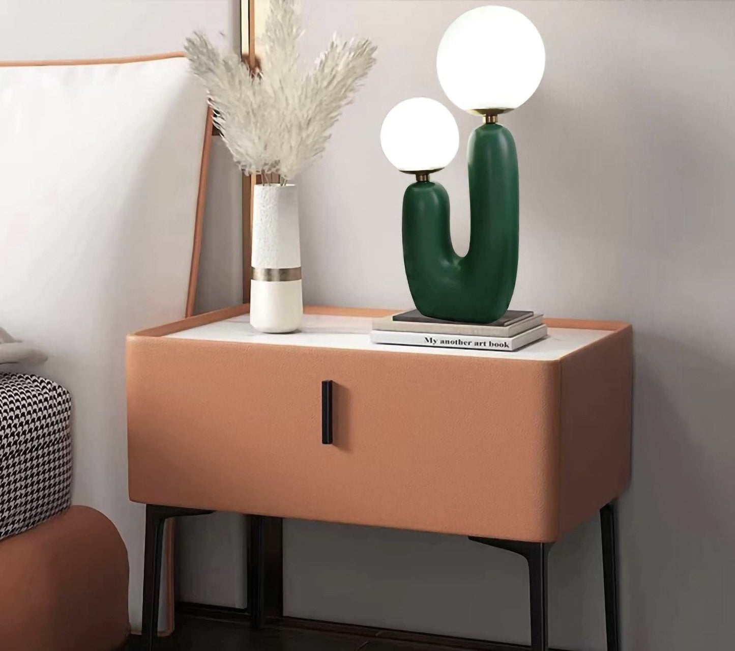 Moderne Tischlampe Kaktus – Kreative und elegante Beleuchtung mit Glasglobes