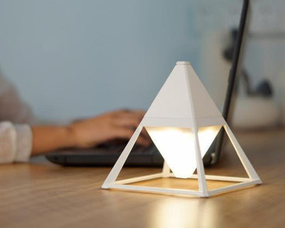 Garduru - Touch-Bedienbare LED Pyramidenlampe fürs perfekte Ambiente