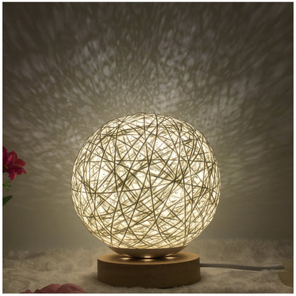 Garduru-Rattan-Tischlampe