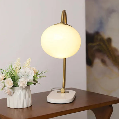 Tischlampe Marshmallow - Modernes Design aus Metall und Glas mit sanfter Beleuchtung