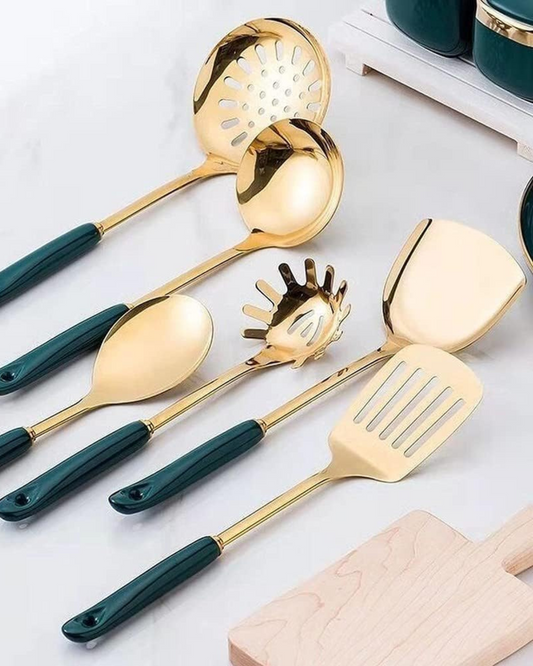 Éclat Gourmet – Luxus Kochgeschirr Set mit goldener Oberfläche und eleganten Details