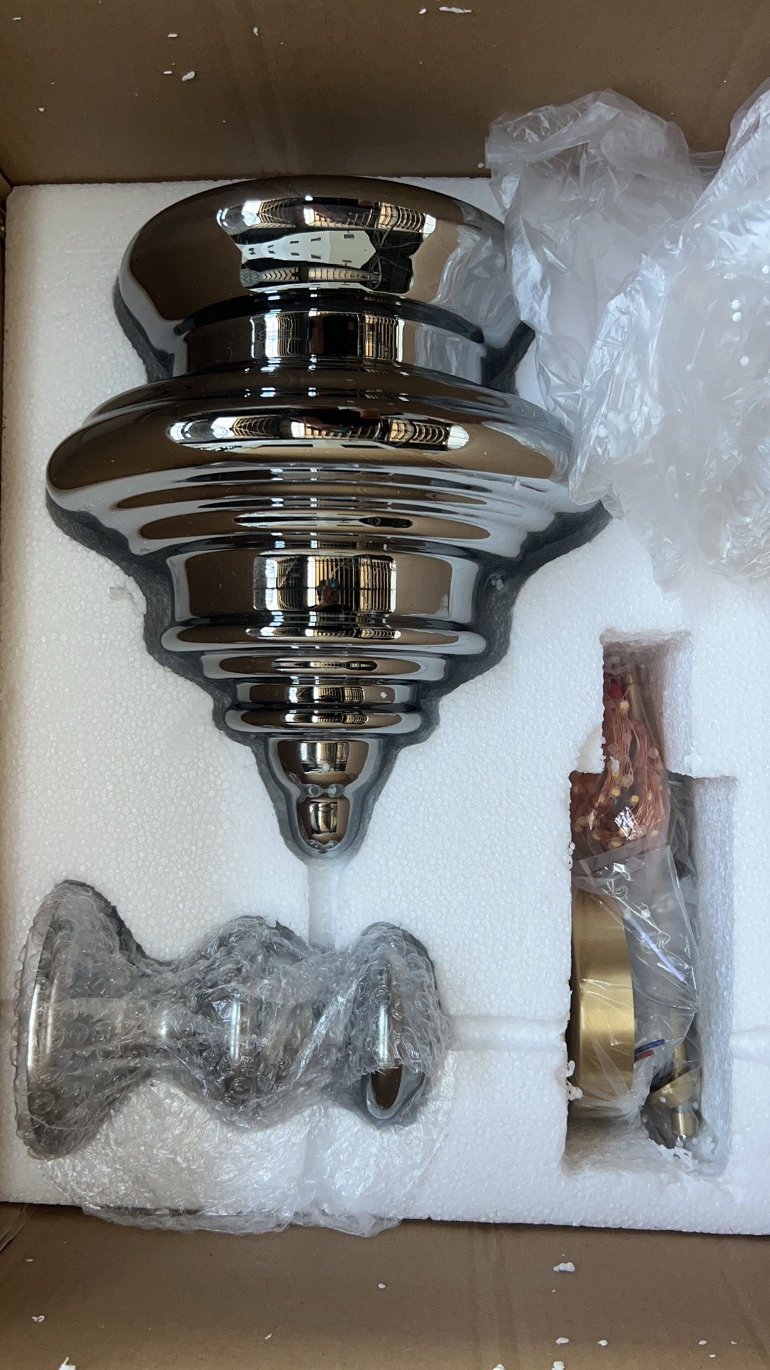 Moderne Glas- und Messinghängelampe – Elegante Beleuchtung für Wohnzimmer und Küche