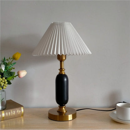 Garduru Vintage Design LED Tischlampe | Retro Faltenschirm | Kolonnenbasis | Stimmungslicht | Dekolampe für Zuhause