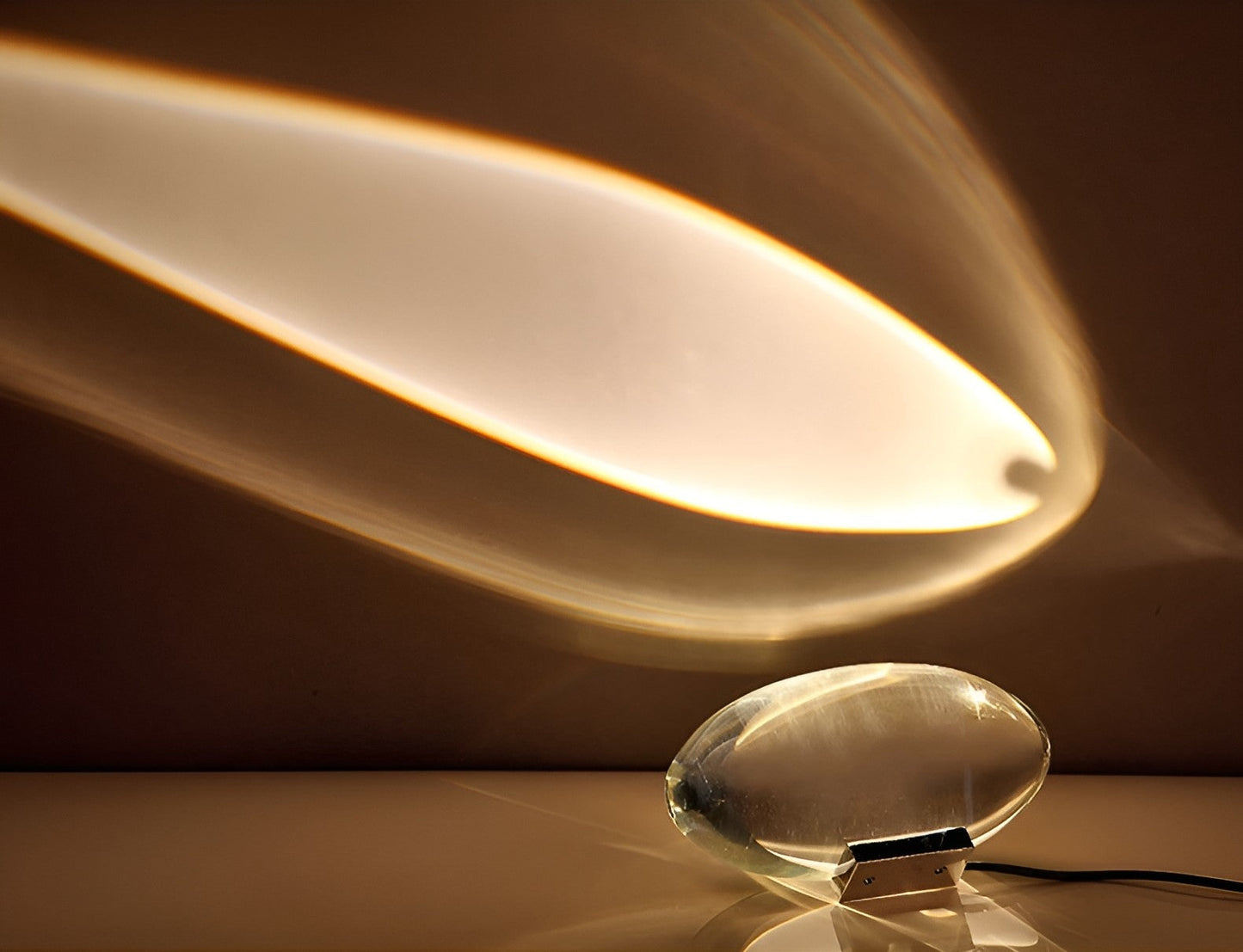 Garduru - Magische LED Lampe mit Prisma für himmlisches Ambiente