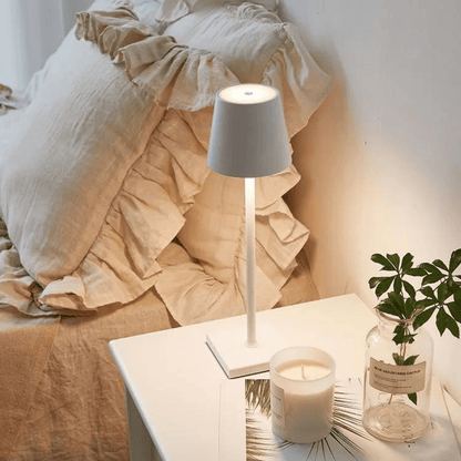 Drahtlose LED-Tischlampe für das Home Office - Elegantes Design & Ambiente