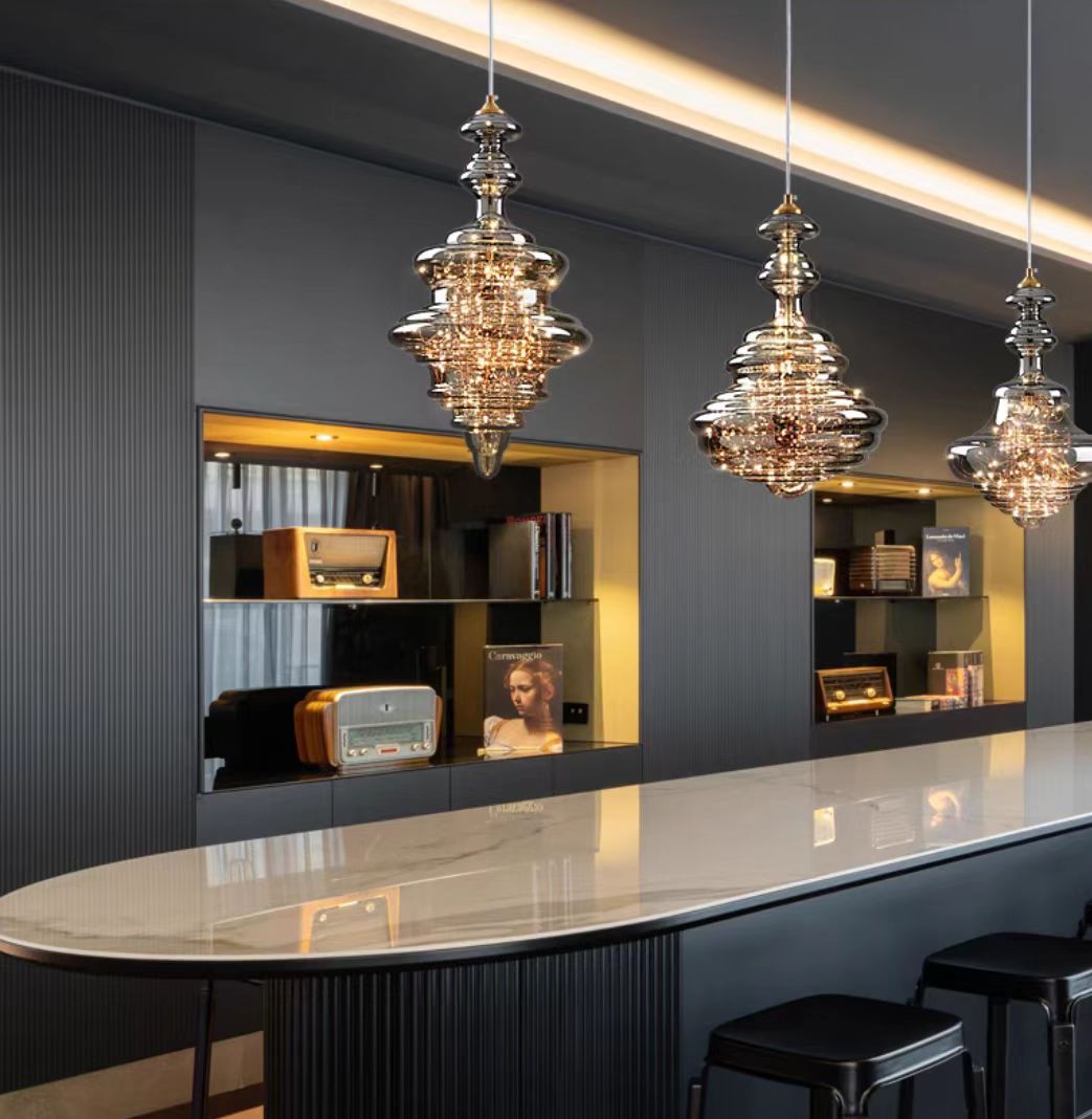 Moderne Glas- und Messinghängelampe – Elegante Beleuchtung für Wohnzimmer und Küche