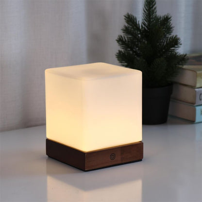 CubeLuxe – Minimalistische Tischlampe mit Holz Akzenten und mattem Glas