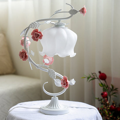 Pastorale Stil Keramische Rosen Tischlampe - Weiße Glas Nachttischbeleuchtung mit Eleganten Rosen Dekorationen