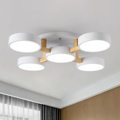 LED-Deckenleuchte mit modernem Holzdesign