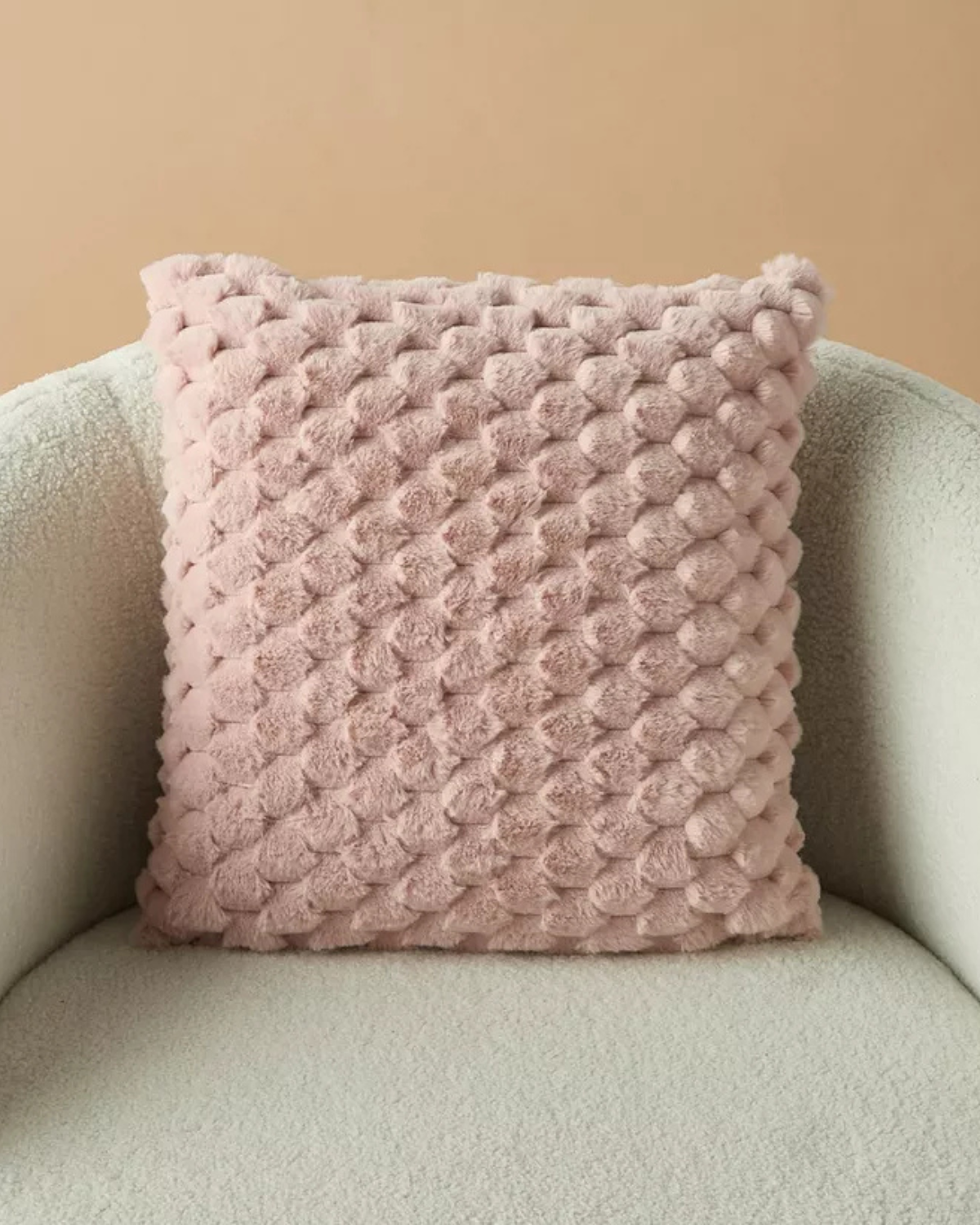 Embrace – Luxuriöses Plüsch-Dekorkissen mit üppiger Textur für eleganten Komfort