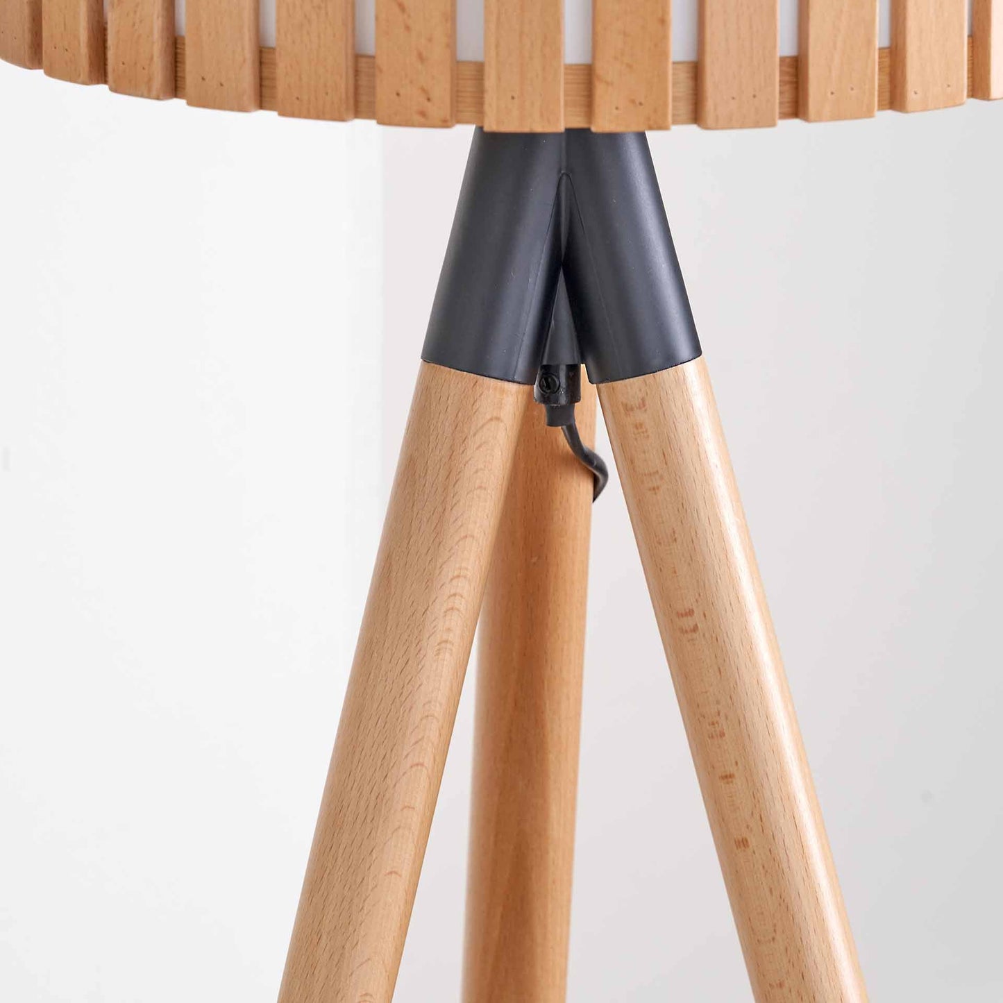 Hemsby Natürliche Holzlatten-Stativ-Tischlampe