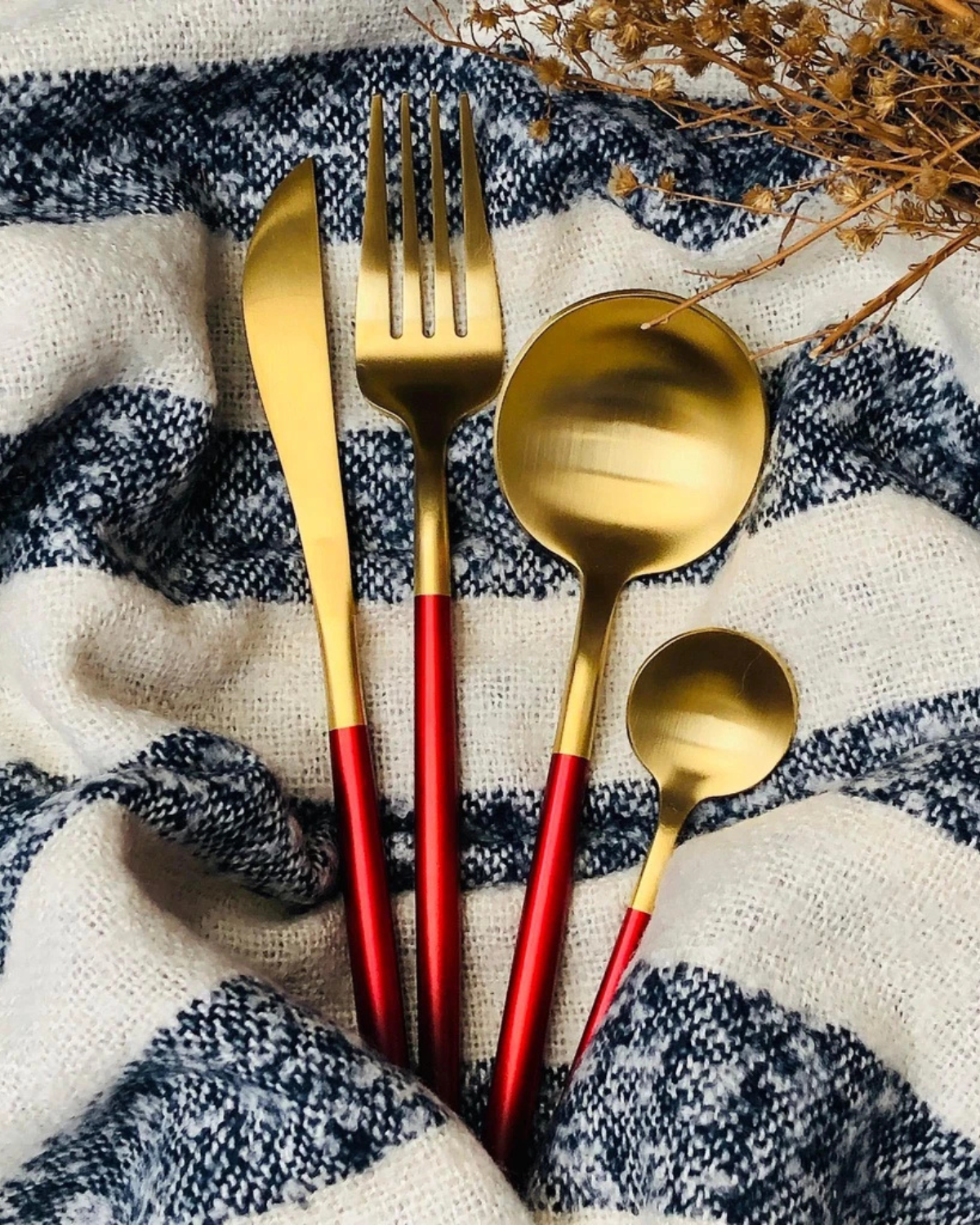 La Lumine – Luxus Besteckset mit goldenen Akzenten & mattschwarzen Griffen