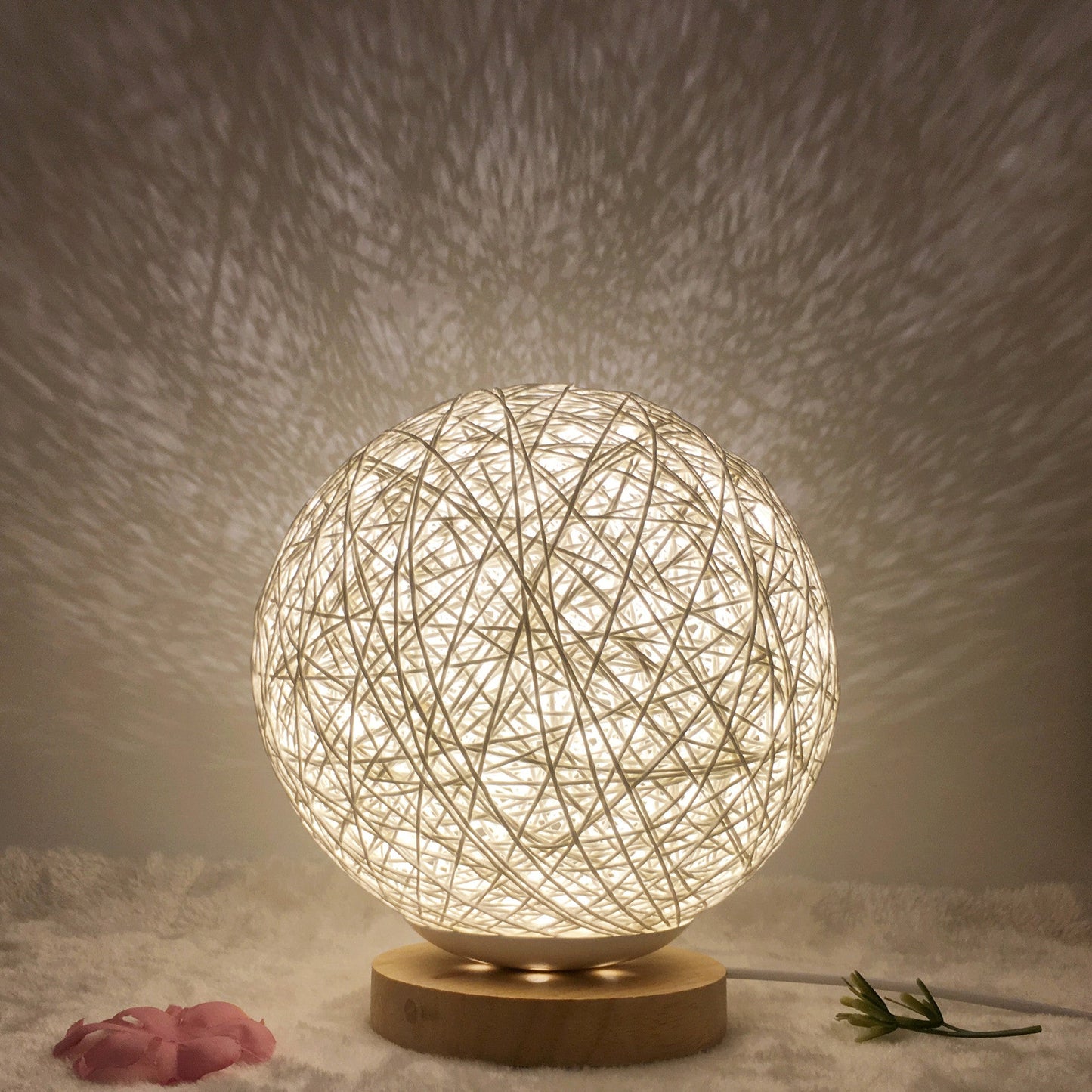Garduru-Rattan-Tischlampe