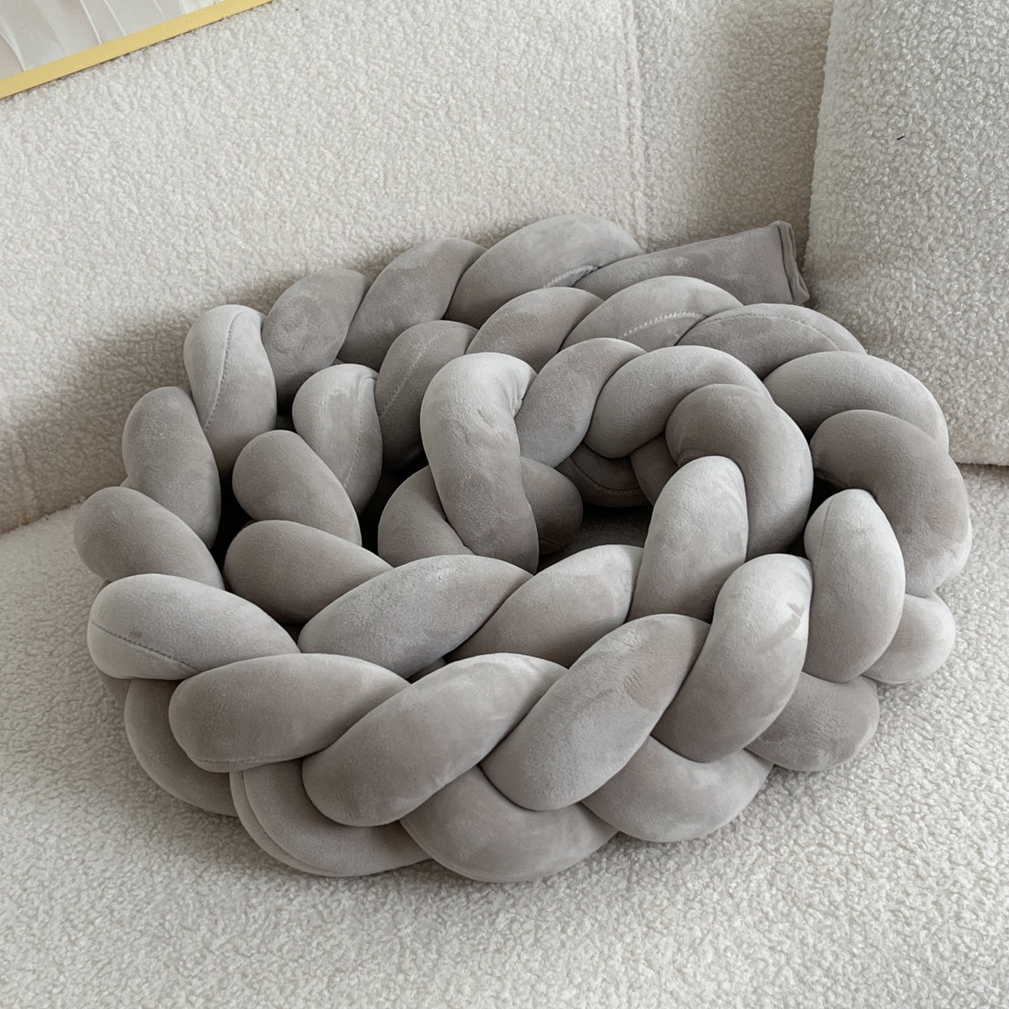 Garduru - Waschbares Bodenkissen mit geometrischem Design für einen zeitgenössischen Stil