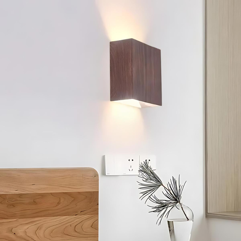 Garduru - Elegante Eichenholz-Wandleuchte mit warmem LED-Licht