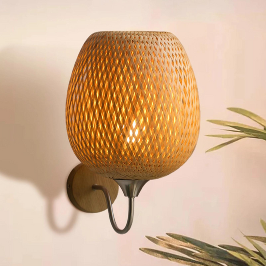 Garduru | Moderne Wandlampe aus Rattan