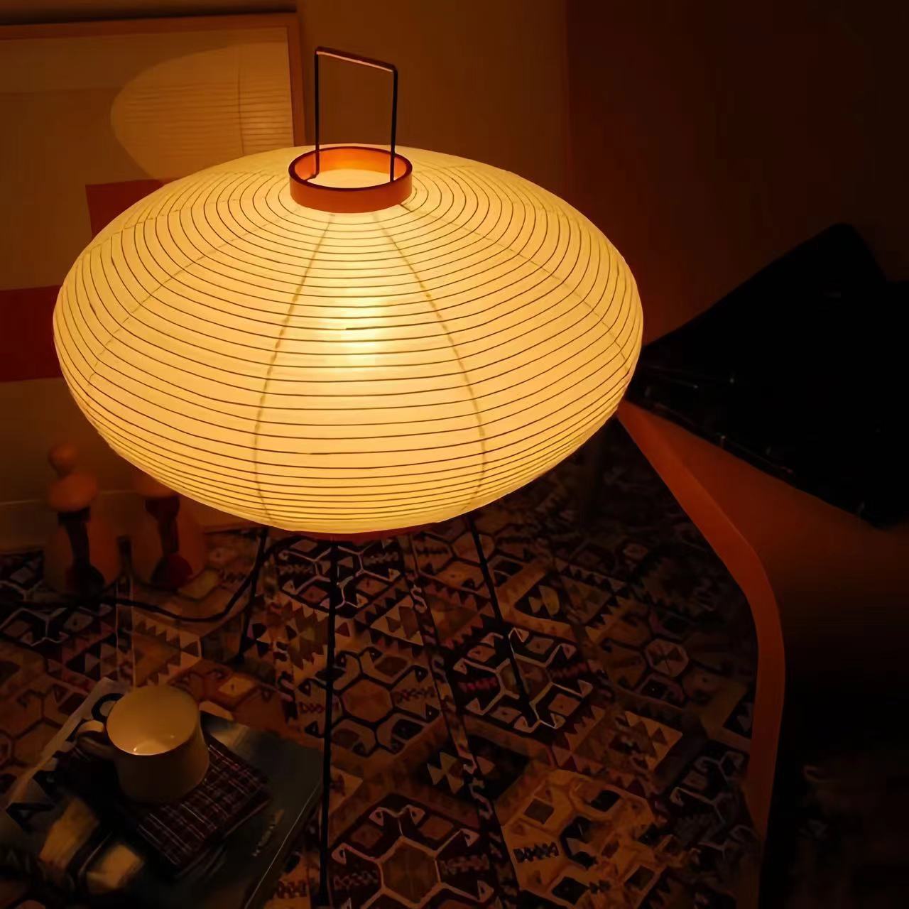 Japanische Noguchi Isamu Stehlampe | Minimalistisches Design