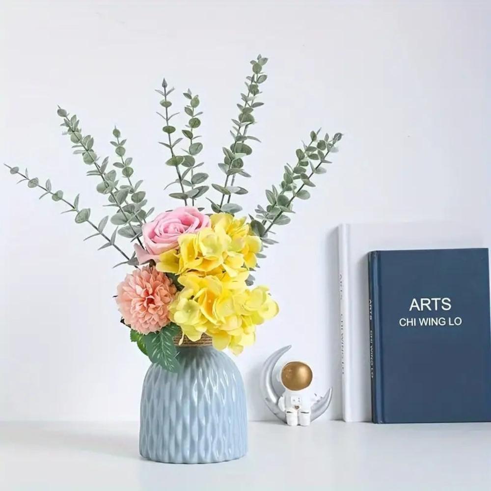 Üppige Eukalyptus-Stämme für kreative Dekoration und Frische