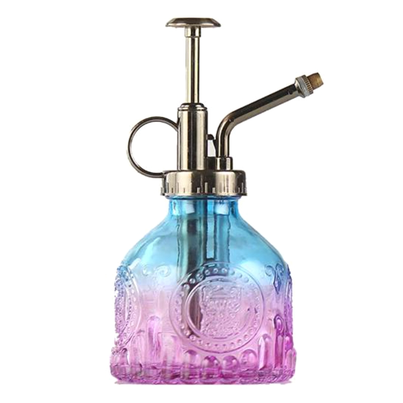 Vintage Glasflasche mit Metalldüse für Pflanzenpflege