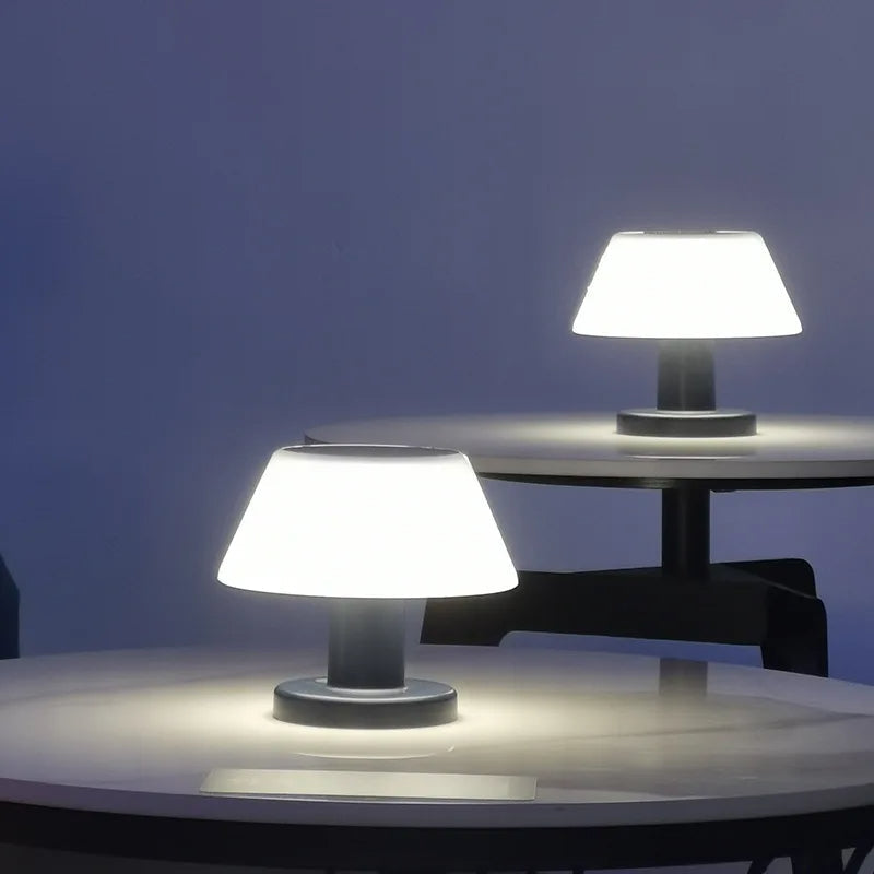 SolarGlow – Nachhaltige Tischlampe mit modernem Design