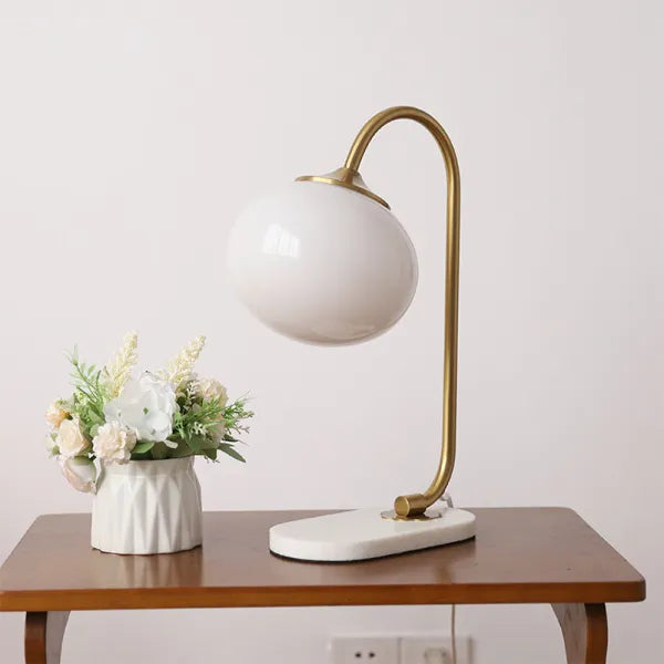 Tischlampe Marshmallow - Modernes Design aus Metall und Glas mit sanfter Beleuchtung