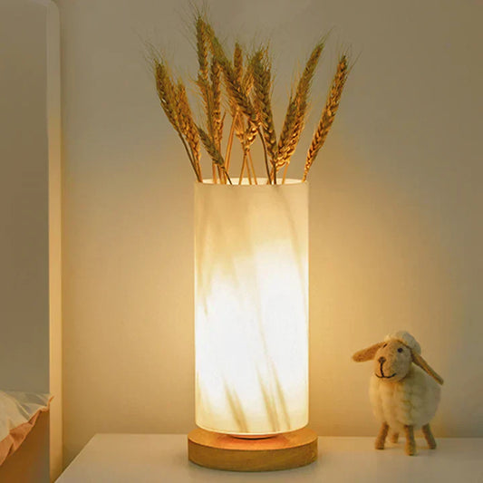 Nachttischlampe im japanischen Stil mit warmer Glasvase