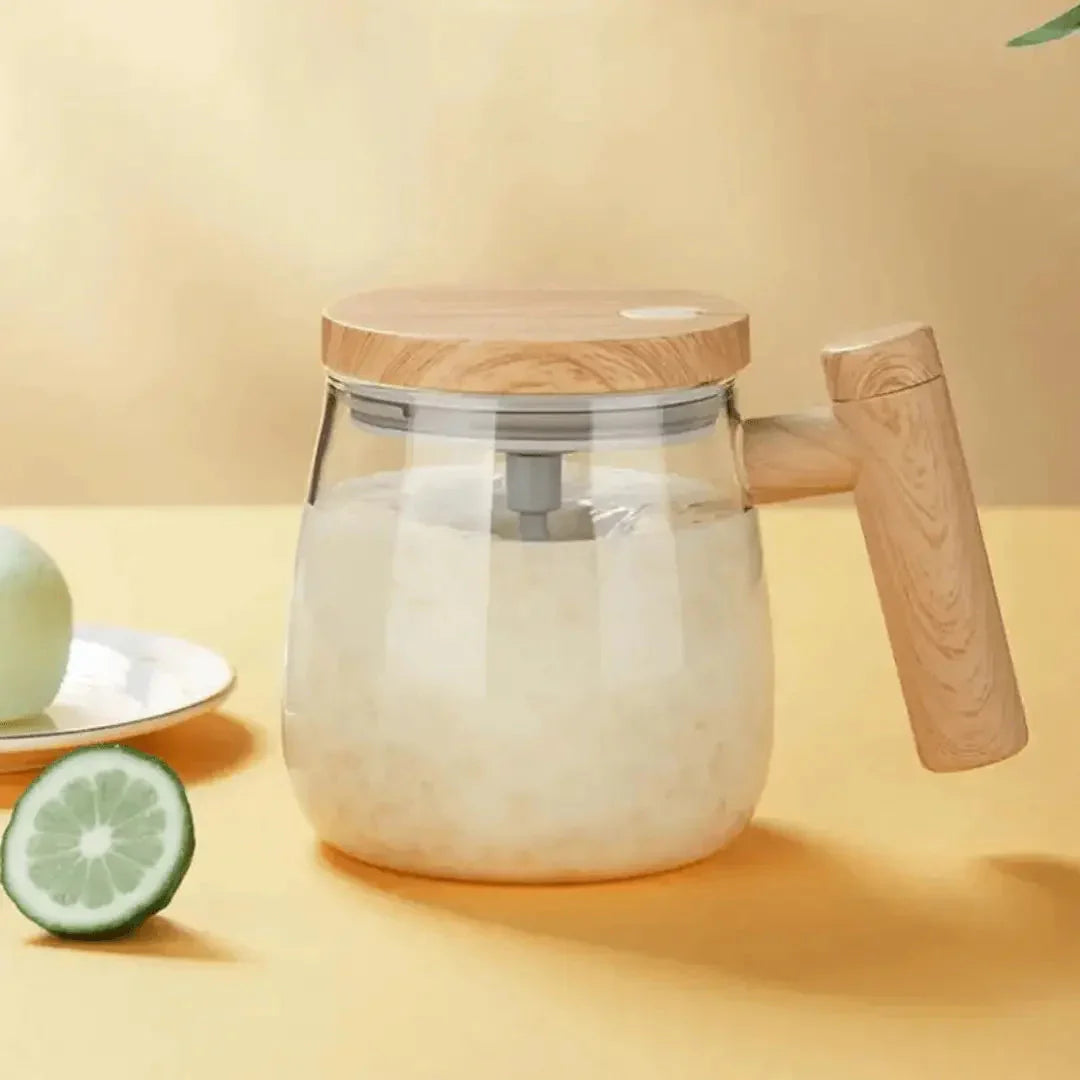 Intelligente Tasse – Selbstumrührender Becher mit Holzdesign