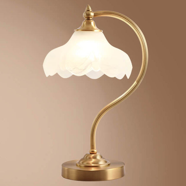 Garduru Vintage Tischlampe | Messing & Glasblüten-Design | Elegante 1-Licht Lampe | Dekoratives Licht