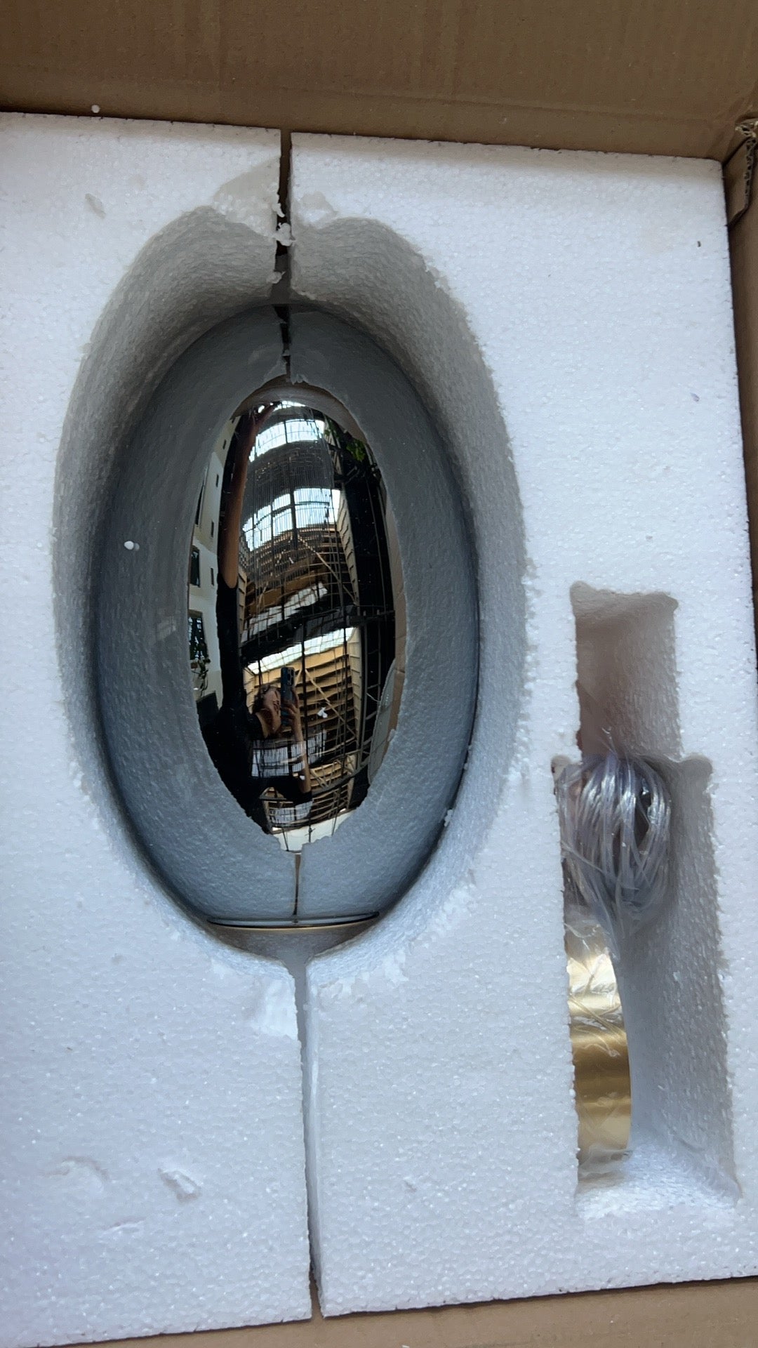 Moderne Glas- und Messinghängelampe – Elegante Beleuchtung für Wohnzimmer und Küche