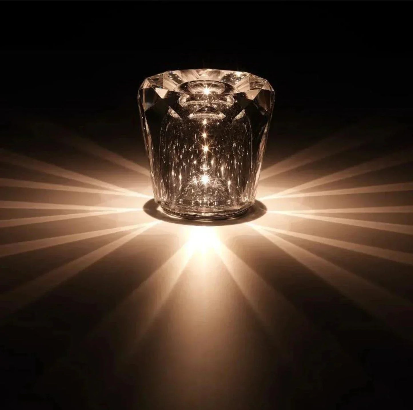 Wiederaufladbare Tischlampe mit Kristalldetails | CrystalGlow