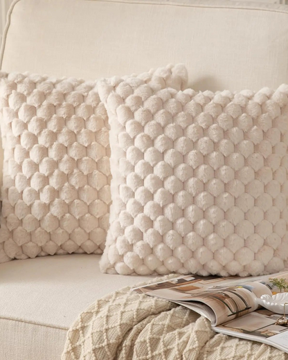 Embrace – Luxuriöses Plüsch-Dekorkissen mit üppiger Textur für eleganten Komfort