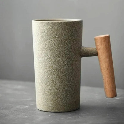 Nordische Design-Tasse – Minimalistische Keramiktasse mit Holzgriff