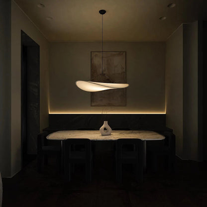 Moderne LED-Hängelampe aus Metall und synthetischer Seide für Zuhause und Büro