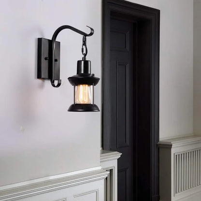 Wandleuchte mit vintage Glas-Schirm Design